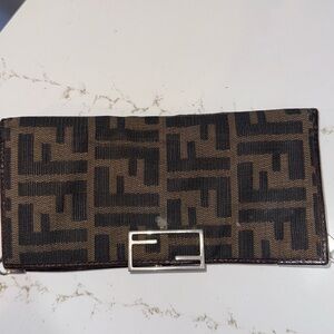 100% Authentic Women’s Fendi Zucca Vintage Wallet . PRELOVED NO DAMAGES .